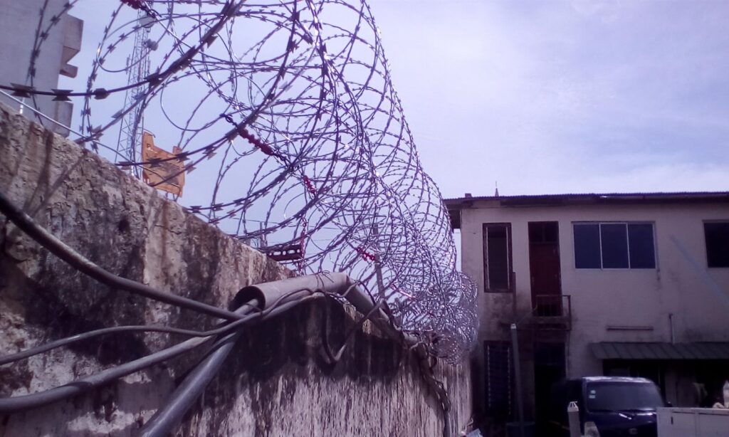 security engineering solutions razor wire installed at cape cost prudential bank