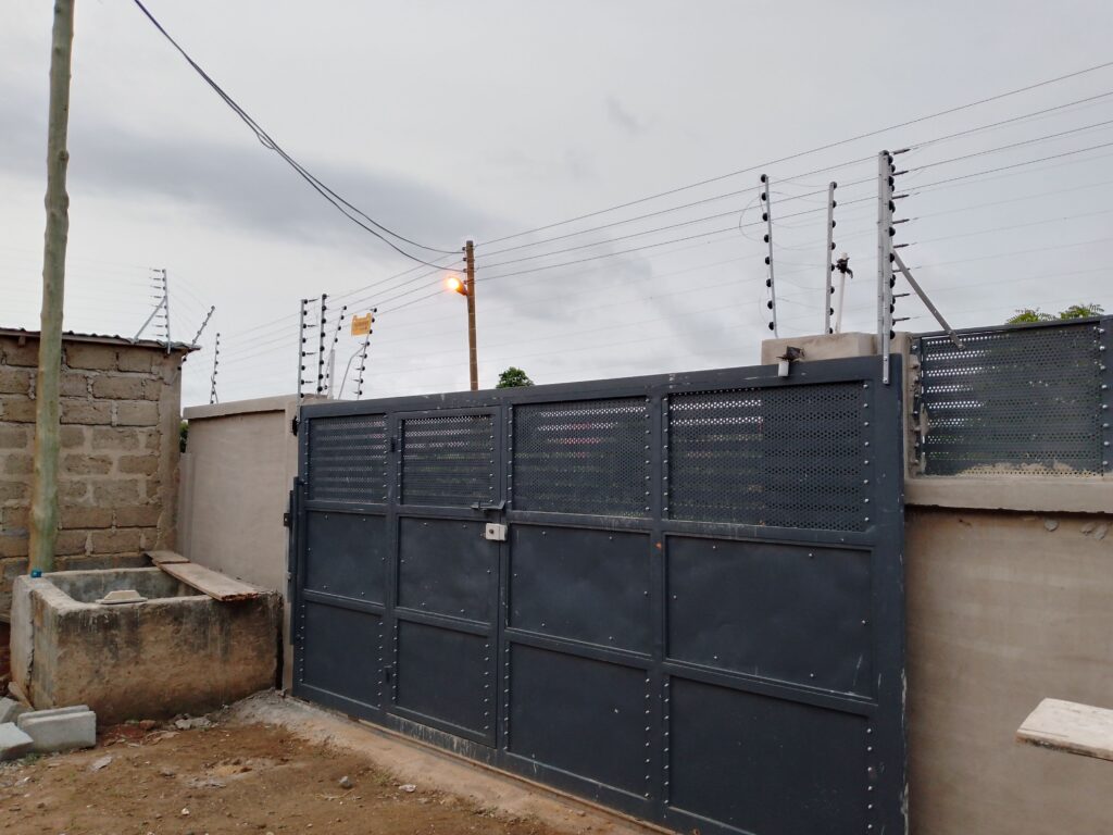 SECURITY ENGINEERING SOLUTIONS electric fence on gate top copy